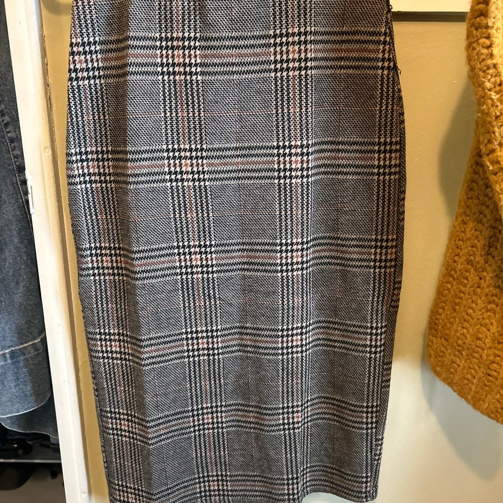 Elegant Plaid Pencil Skirt - Black and Pink